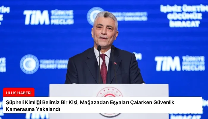 Şüpheli Kimliği Belirsiz Bir Kişi, Mağazadan Eşyaları Çalarken Güvenlik Kamerasına Yakalandı